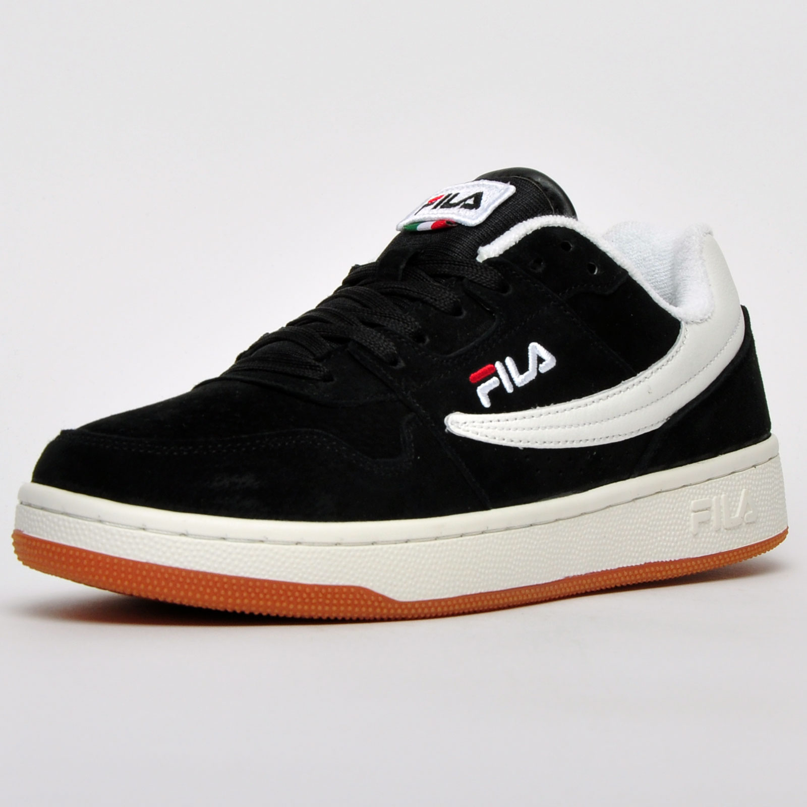 fila helmsman low